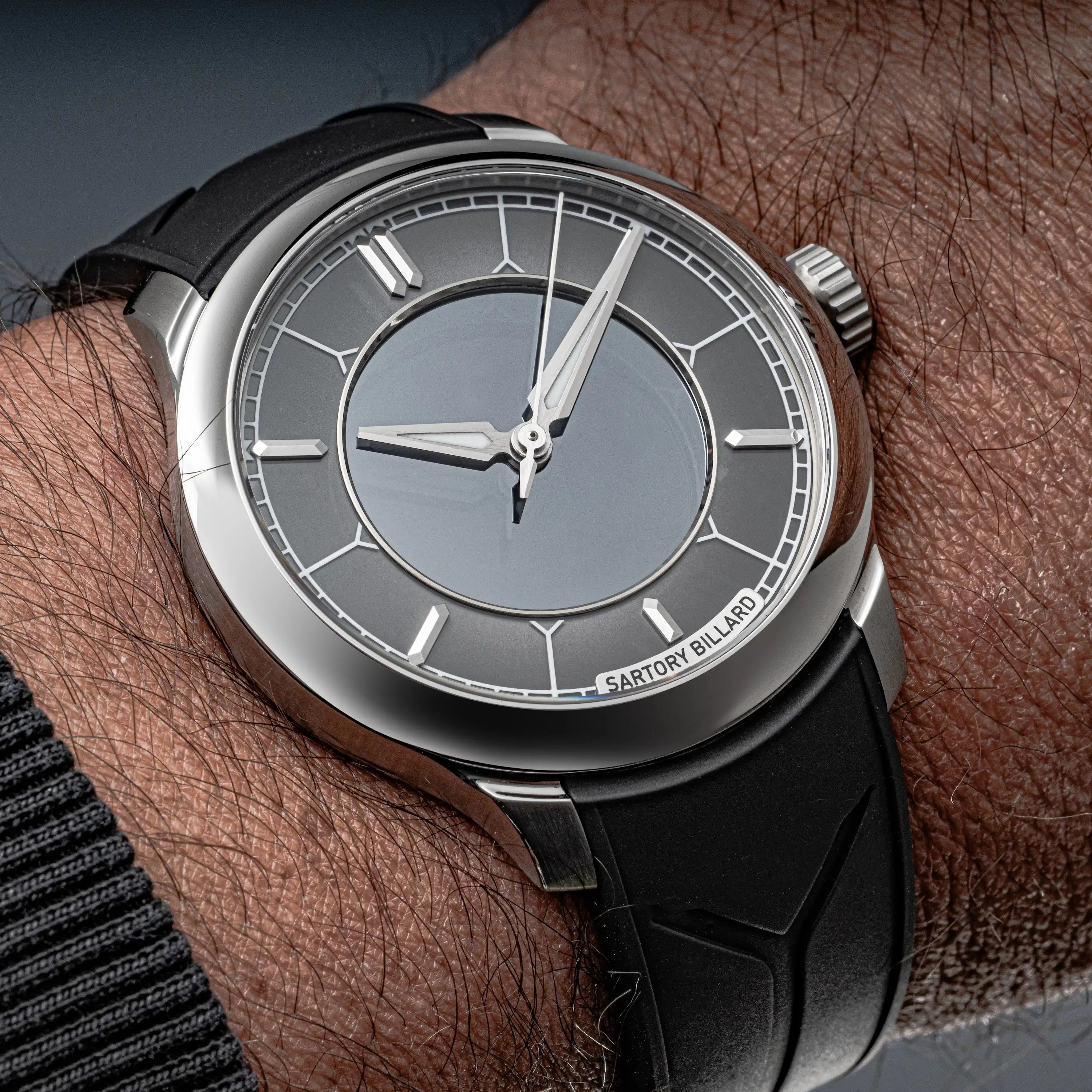 SB04-E GHOST SILICON